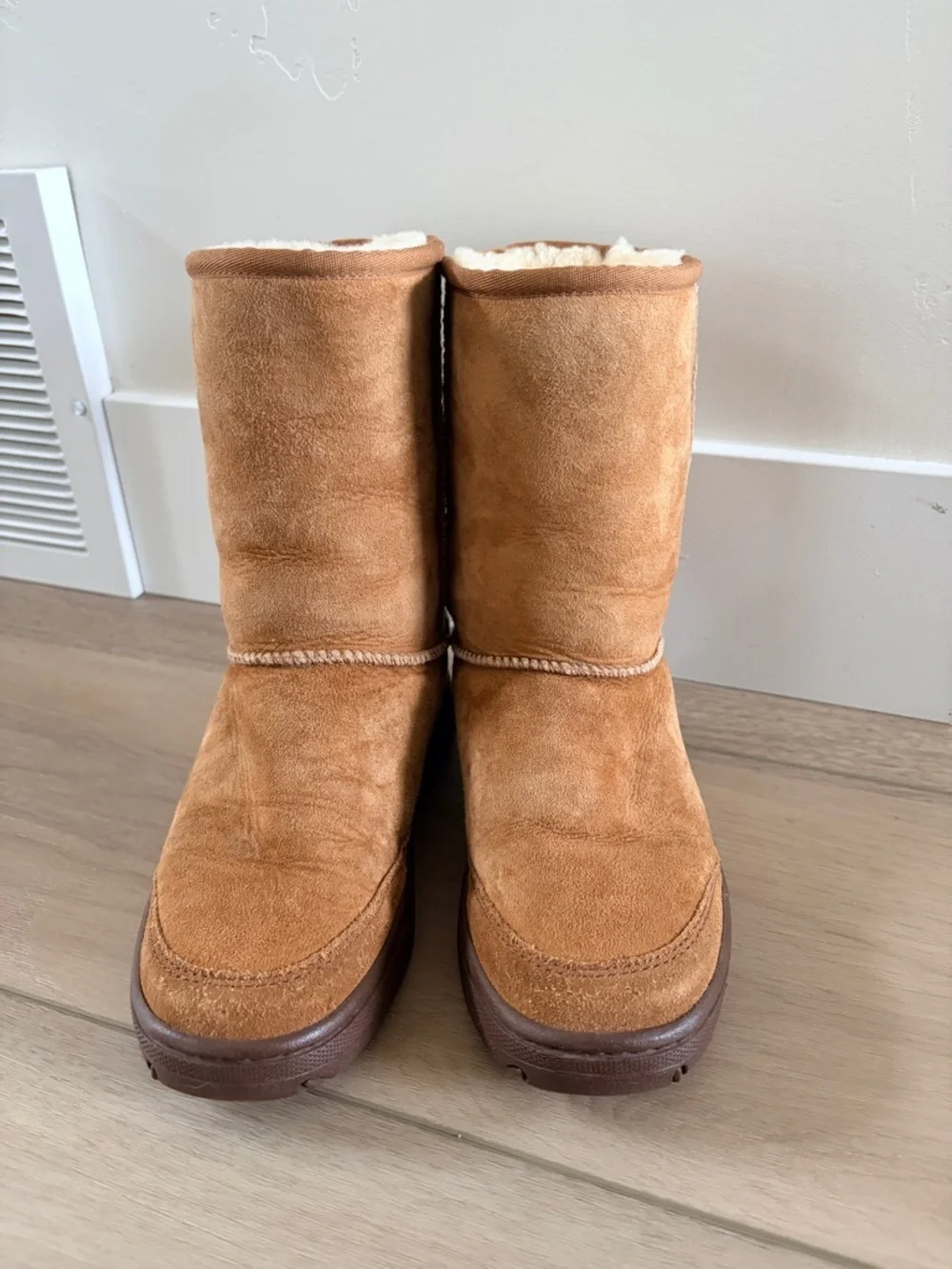 UGG Ultimate Short 5275 Chestnut Suede Sheepskin Boots Women’s 7